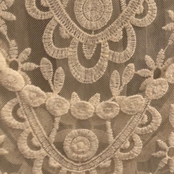 Xhilaration Sleeveless Lace Top - Picture 5 of 7